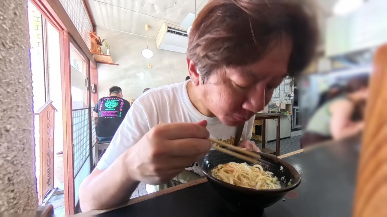 高松の松下製麺所で中華麺とうどんを楽しむ軽キャン課長