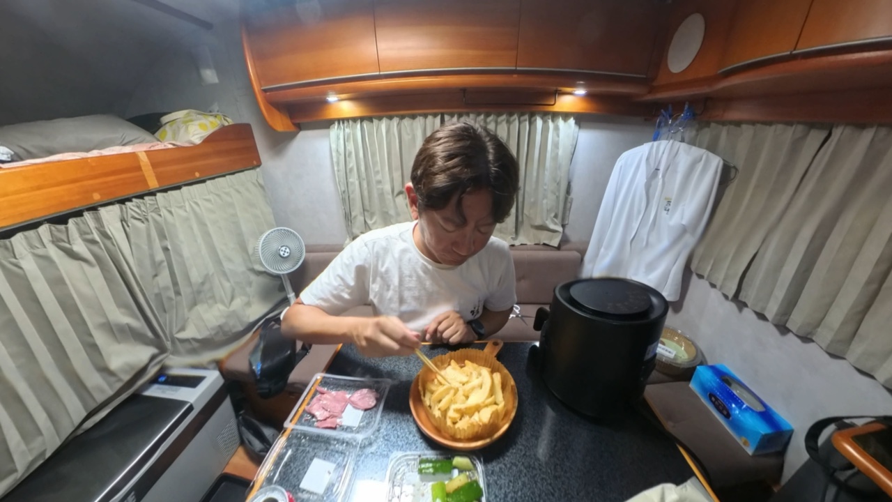ラクーンの車内で楽しむノンフライヤーで作ったチーズポテト